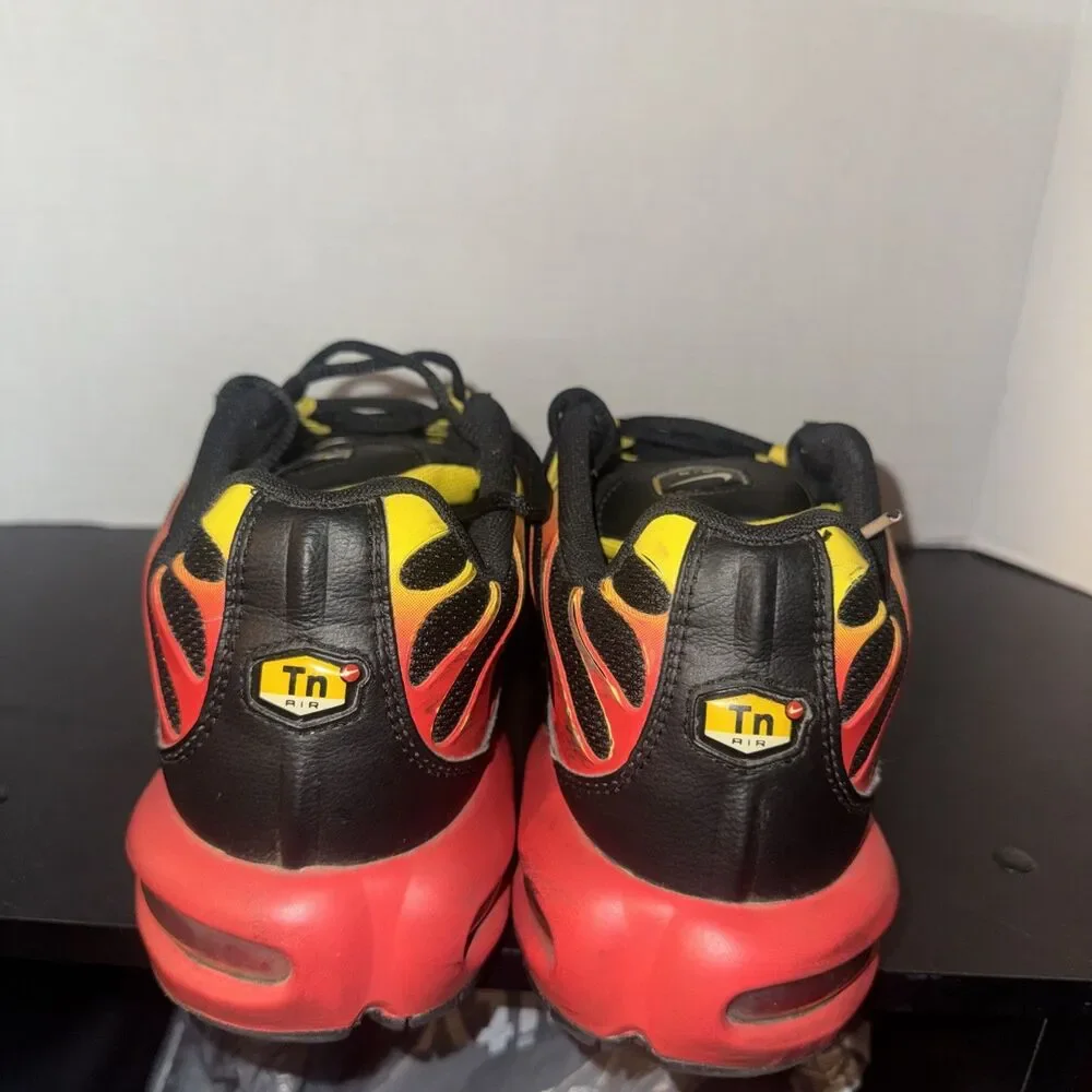 Nike Air Max Plus TN Sunset Black Red Yellow Orange CZ9270-001 Mens 11.5